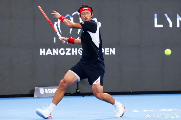 ATP杭州赛：张之臻0-2负于斯夫尔奇纳 止步男单十六强