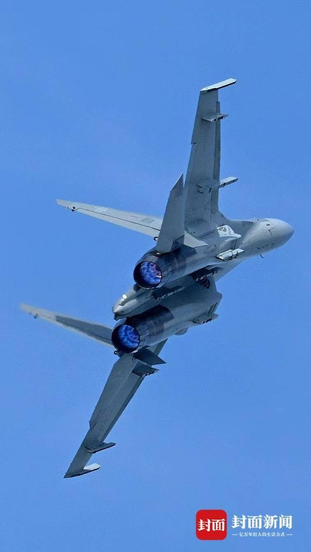 歼-20飞行表演