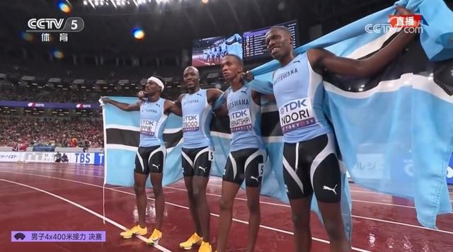 博茨瓦纳雨中0.07秒绝杀美国 夺世锦赛男子4x400米接力首金