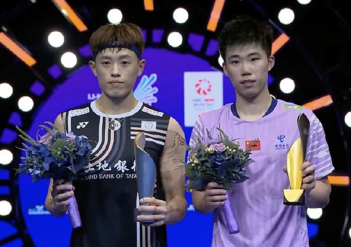 翁泓阳2-0完胜林俊易 夺2025中国羽毛球大师赛男单冠军