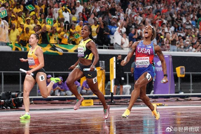 2025东京田径世锦赛：美国队女子4x100米接力夺冠，杰斐逊-伍登三金加冕