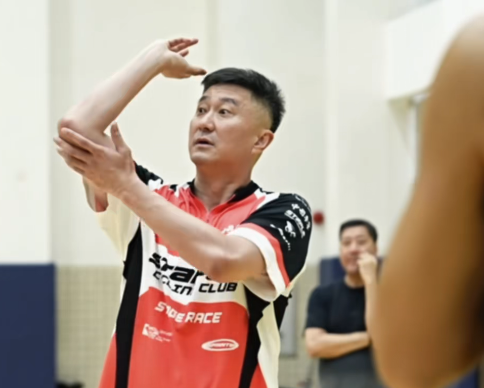 广东男篮强化训练：外线投篮内线上篮，杜润旺焦泊乔互动