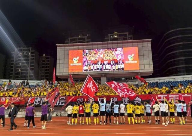 川超联赛揭幕战：成都队6-0狂胜遂宁队，2.1万球迷现场助威