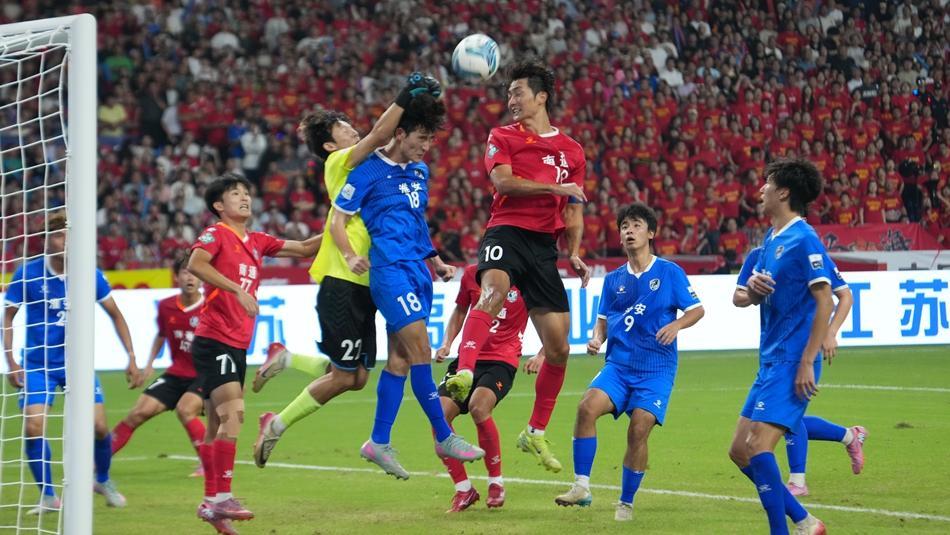 苏超联赛激战：淮安队客场1:1顽强逼平南通队
