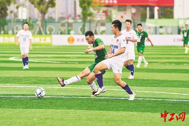 2025江苏常州职工足球联赛盛大开赛 32支球队激战绿茵