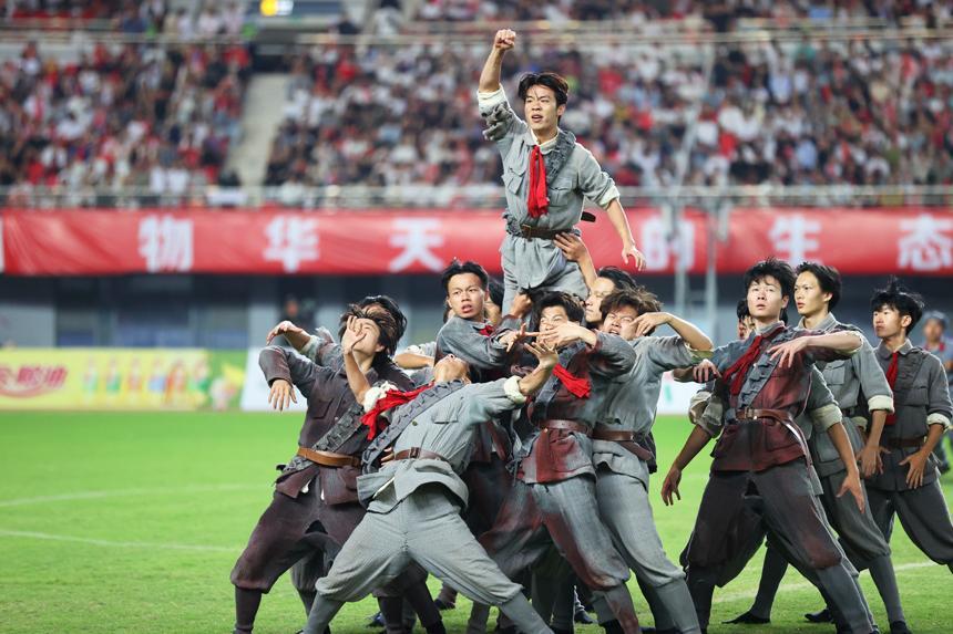 赣超淘汰赛首回合激战南昌，超5万球迷现场见证