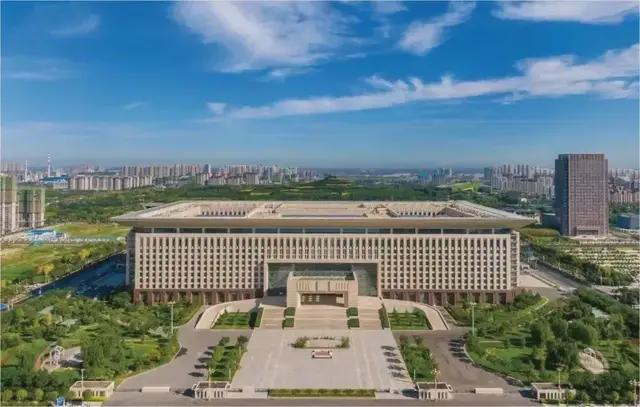 40亿巨资打造！中国最大县级政府大楼，规模全球第二引热议
