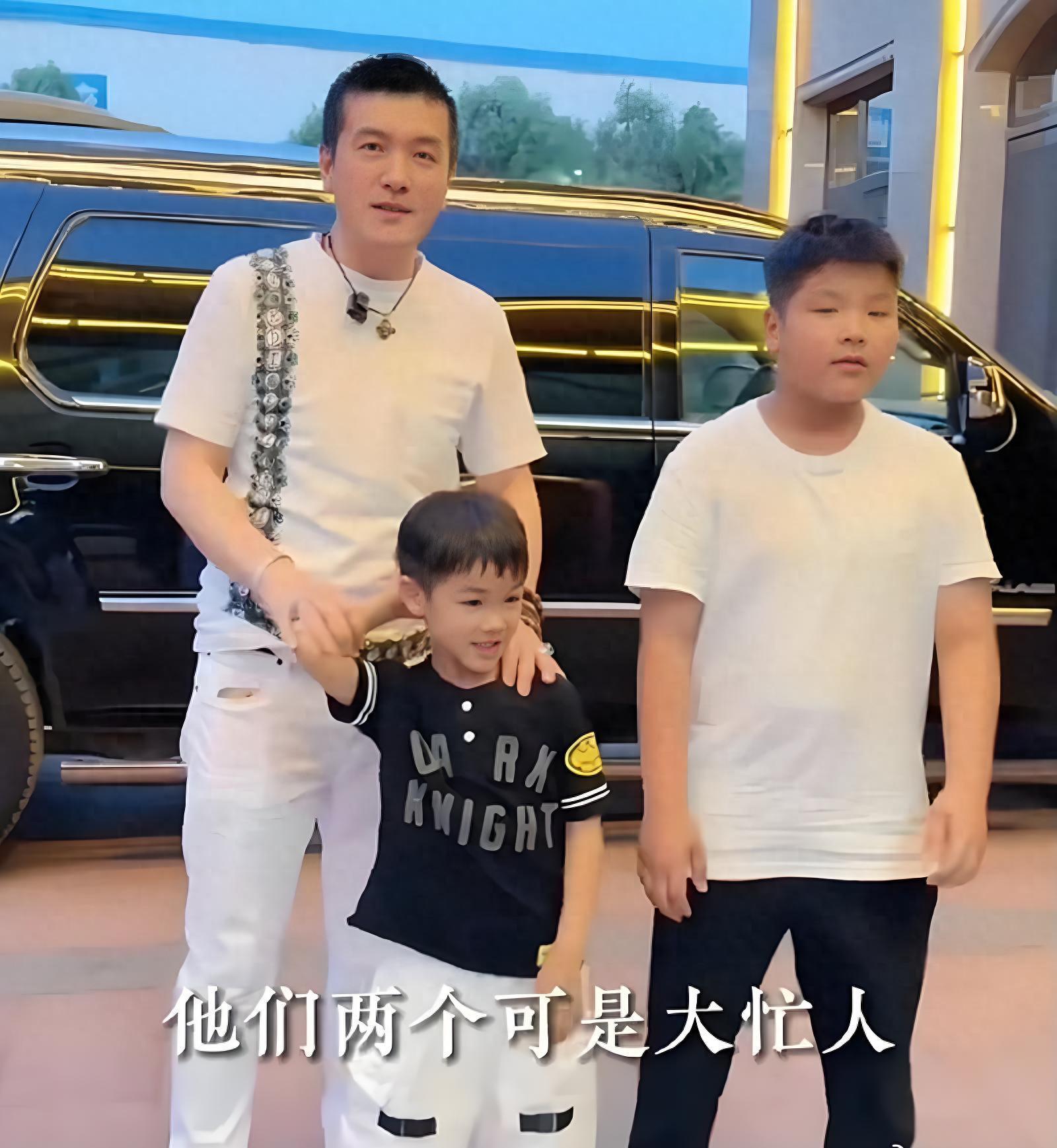 杨子离婚7个月后新恋情曝光，23岁女友李隽子入住豪宅