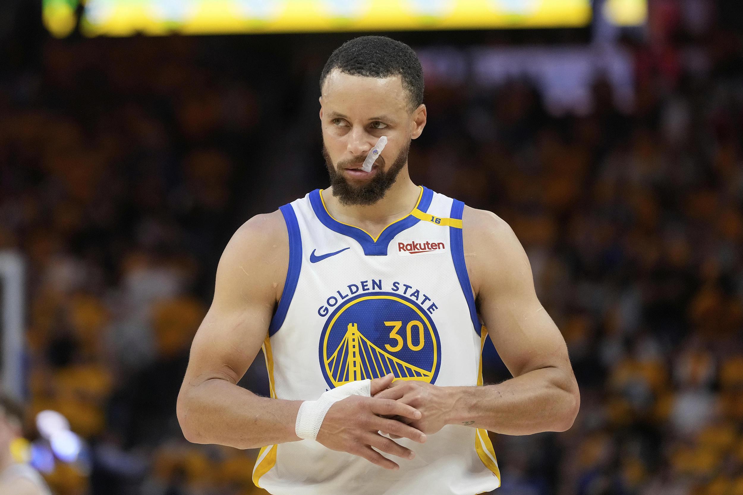 ESPN最新评选：37岁库里力压群雄成现役最佳美国球员