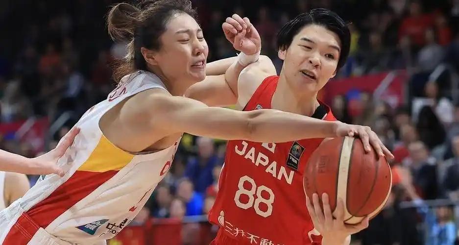 U16女篮38分狂胜新西兰！16岁新星李沅珊或成李梦接班人
