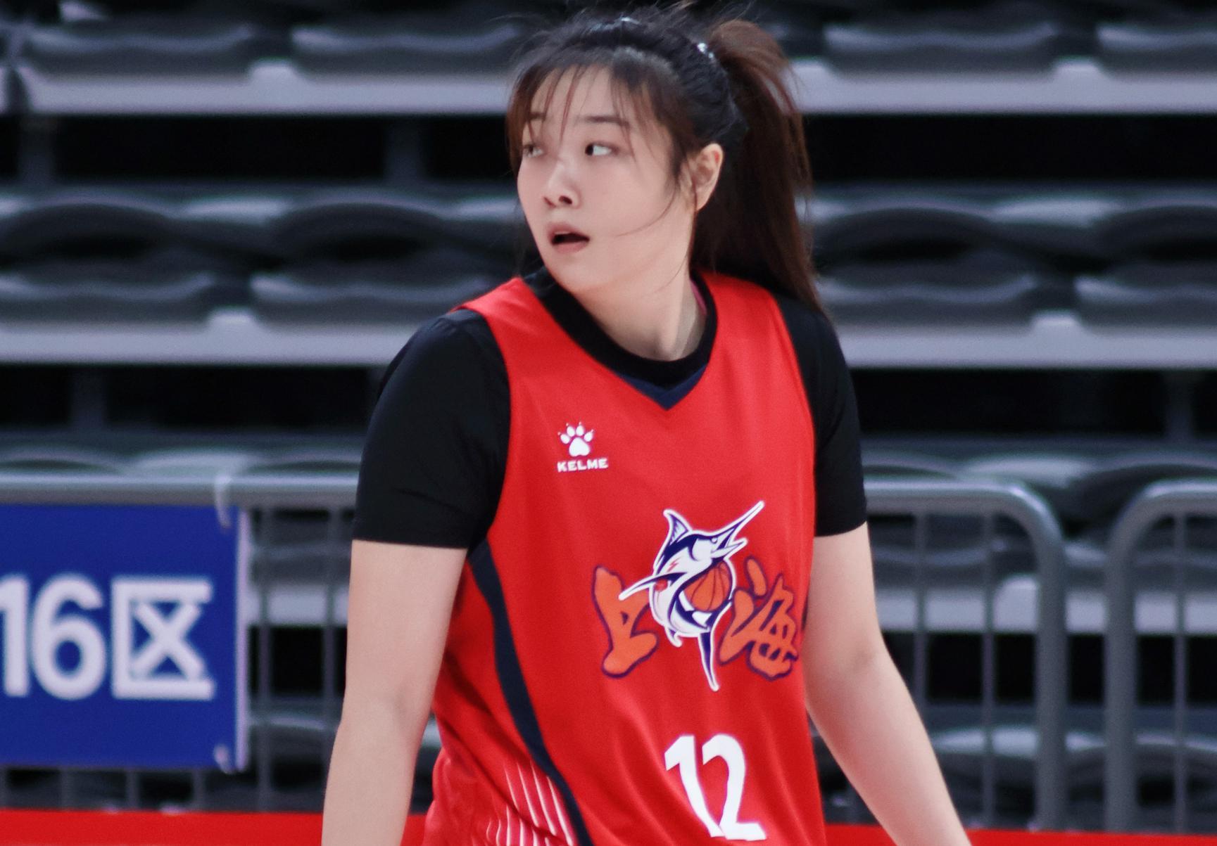 轰20+11+4！19岁新星王樱霓崛起，中国女篮再现李梦式黑马