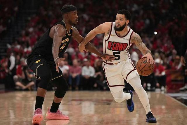 NBA火箭队重创：范弗利特赛季报销，后卫线补强成关键