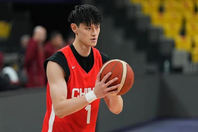 曾凡博签约篮网队 全力争夺双向合同席位