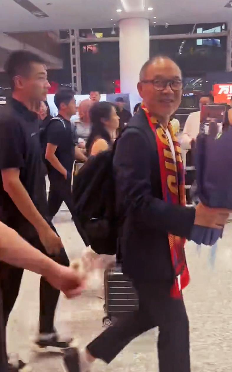 七秒反击王者归来！张外龙重返重庆 萨尔瓦多离队 冲超战局再变