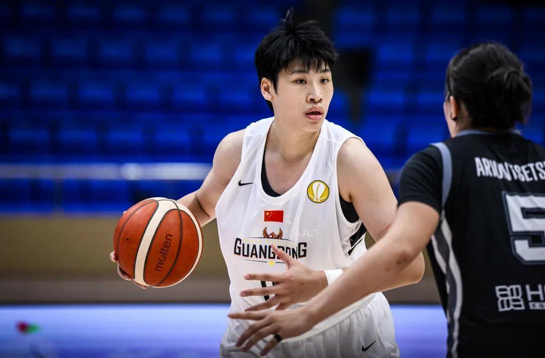 18分11板！中国女篮25岁1米92新星崛起，或成李月汝最佳搭档