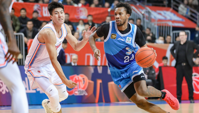 CBA转会动态：路易斯金入疆，浙江签约翰逊，北京首钢引援克罗斯