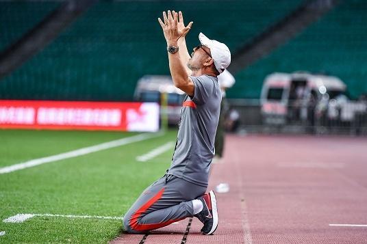 张外龙兑现三年承诺重返重庆 签约铜梁龙剑指冲超