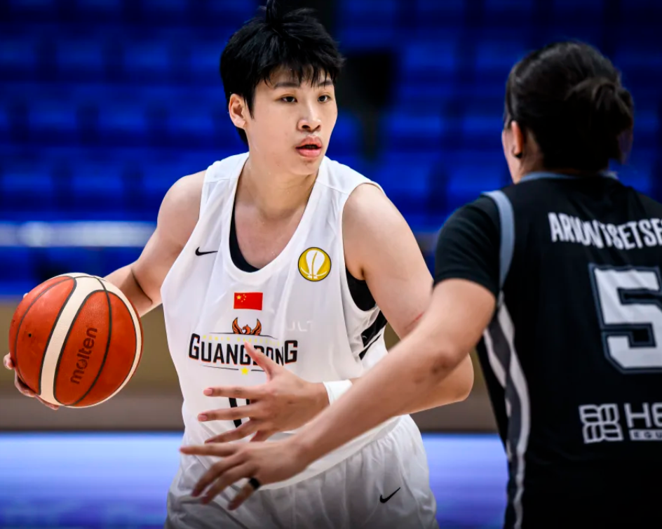 00后新星陈明伶崛起：广东女篮核心，宫鲁鸣30天特训显成效