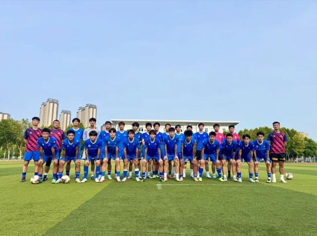 武汉城市职业学院足球队出征2025武汉‘汉超’联赛