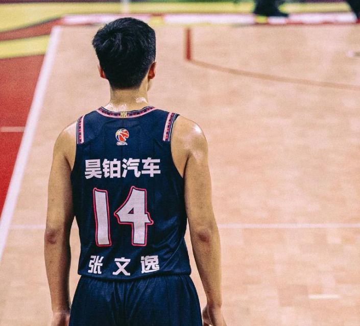 广东宏远92-105不敌青岛：张文逸李文昊低迷，内线隐患成焦点