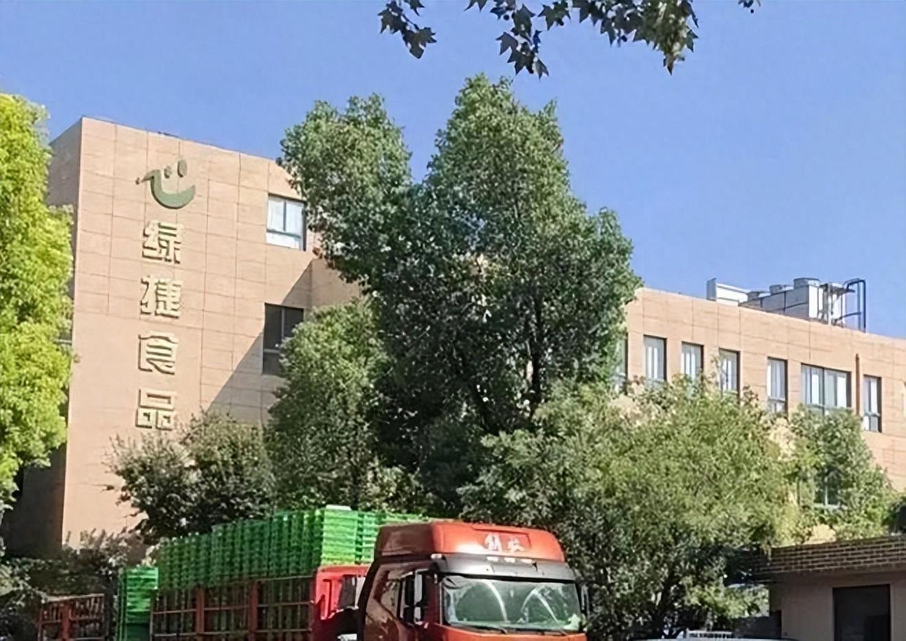 丧尽天良！绿捷专收过期食材，50万上海娃吃的‘僵尸午餐’曝光！