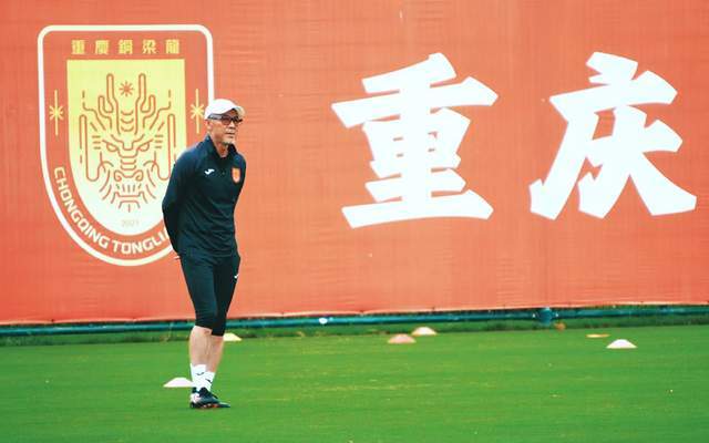张外龙重掌教鞭首战韩国德比，重庆铜梁龙冲7连胜迎关键战