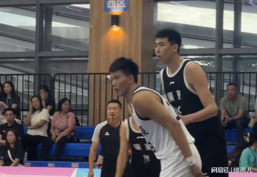 广东男篮内线告急！焦泊乔遭围剿，王少杰或成关键救星