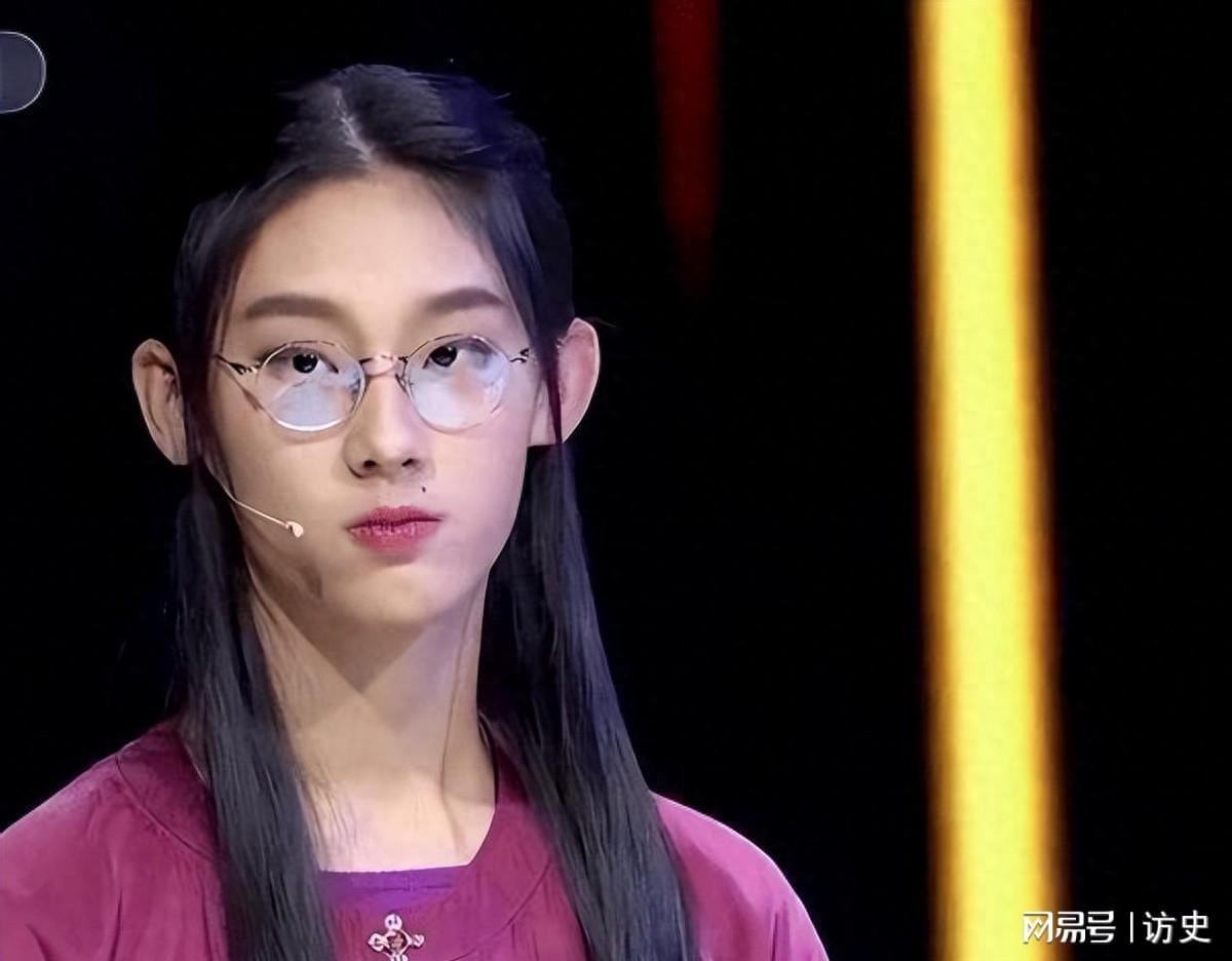 清华才女武亦姝现状曝光，董卿预言成真：成功源于坚持与家庭支持
