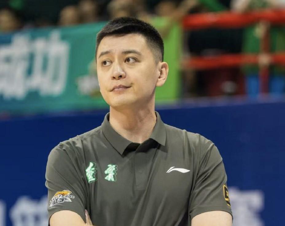 杨鸣回应质疑：辽宁男篮底蕴深厚，新赛季将全力以赴