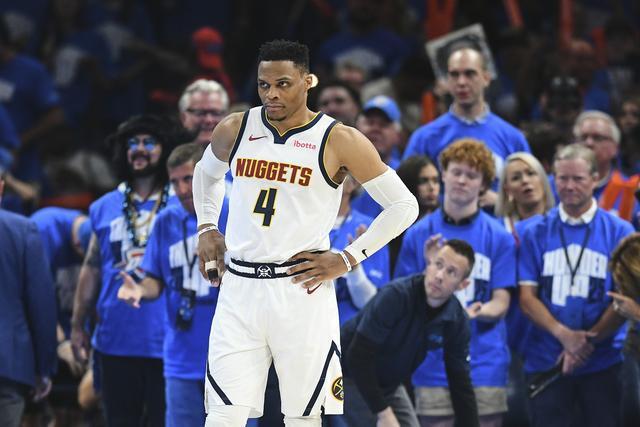 阿里纳斯谈威少：雷霆时期如上帝，无体面告别NBA令人唏嘘
