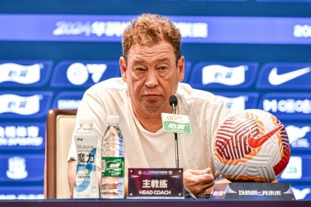 斯卢茨基：全力冲刺最后5轮联赛 强调球员心态调整重要性