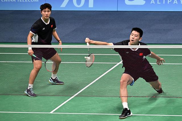 韩国羽毛球公开赛混双次轮：冯彦哲/黄东萍2-0完胜日本组合晋级八强