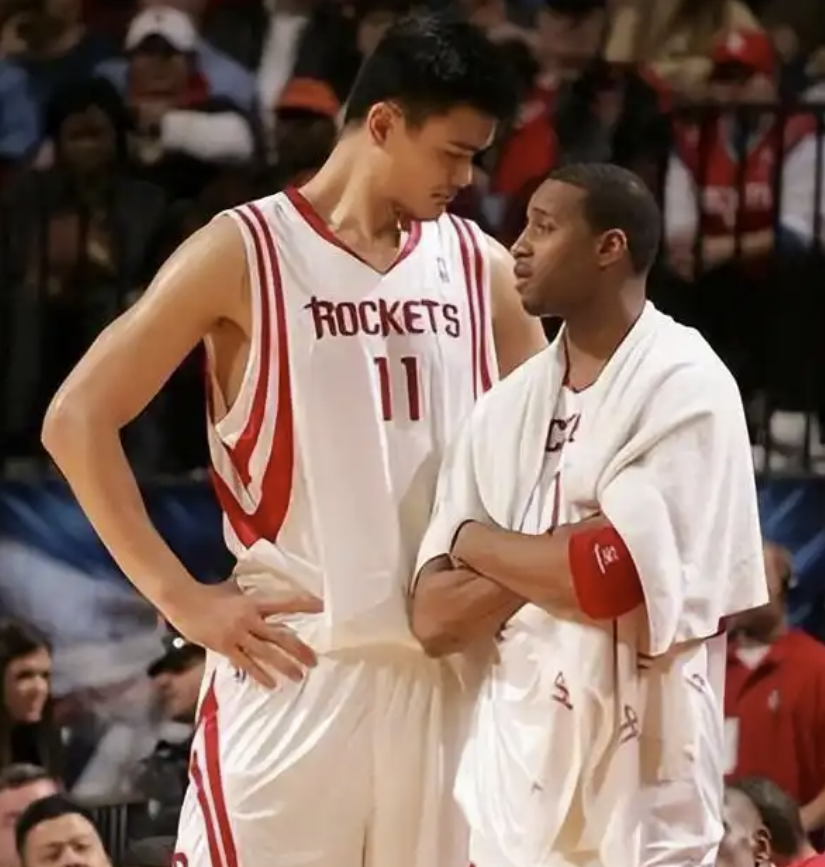 麦迪嘲讽姚明引争议，NBA名宿直言：自己弱就别怪队友