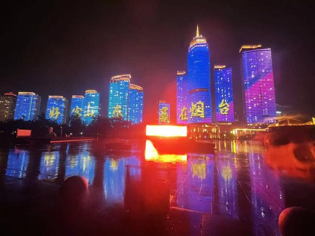 烟台灯光秀点亮齐鲁超赛，山海之城燃情绿茵