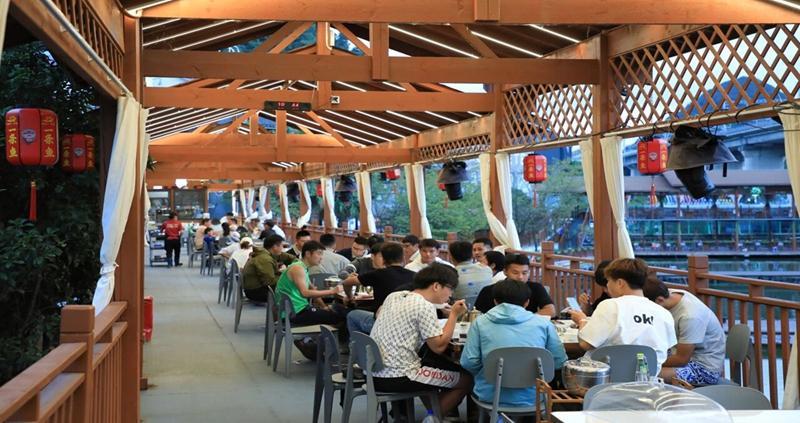 观山湖之旅：城超队员的美食、美景与非遗体验