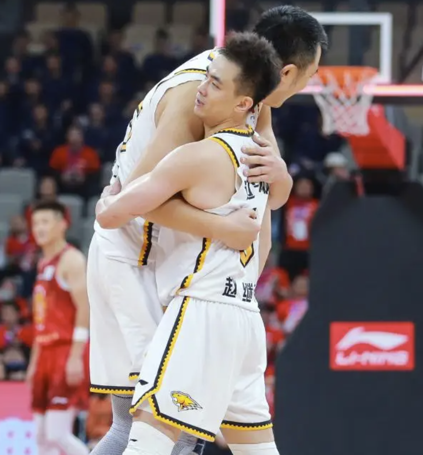 赵继伟接棒韩德君！辽篮新队长诞生，郭艾伦张镇麟离队后他扛旗