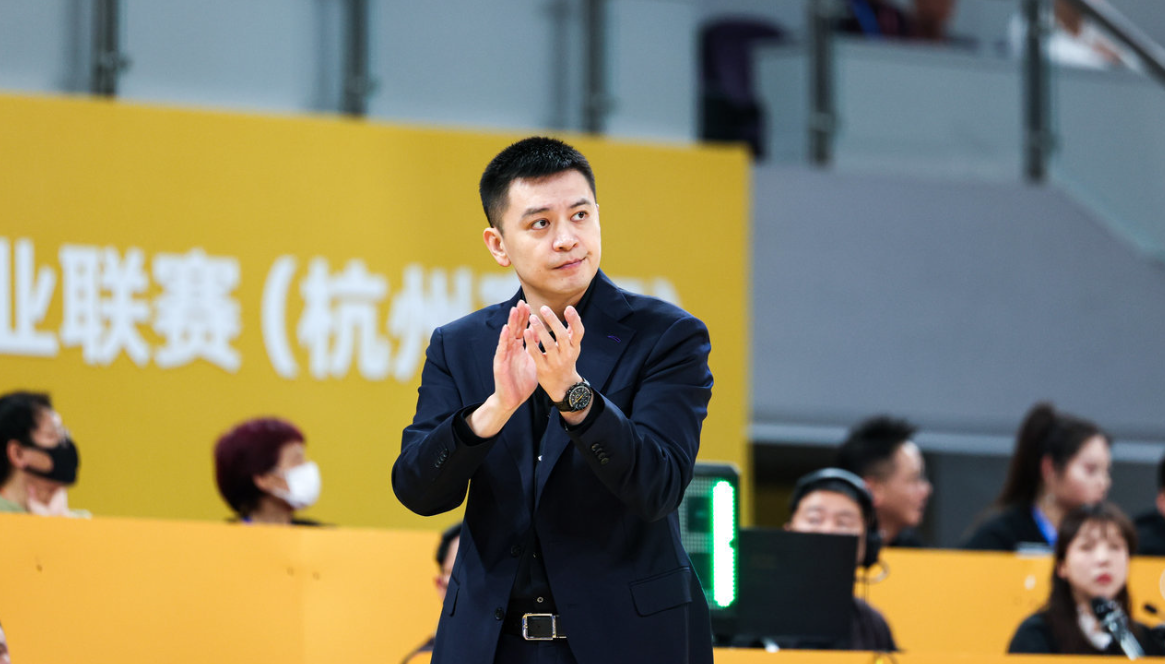 张镇麟离队韩德君退役，杨鸣霸气表态新赛季全力出击