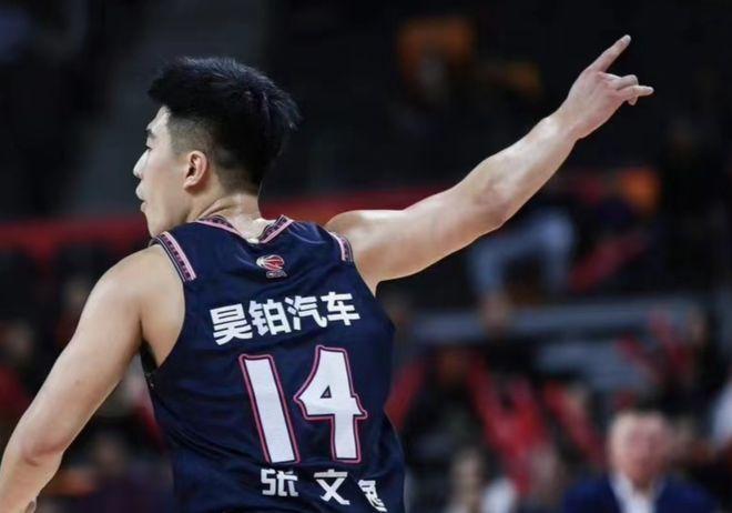 广东男篮力克山西，替补奇兵合砍38分，李英博伤退引担忧