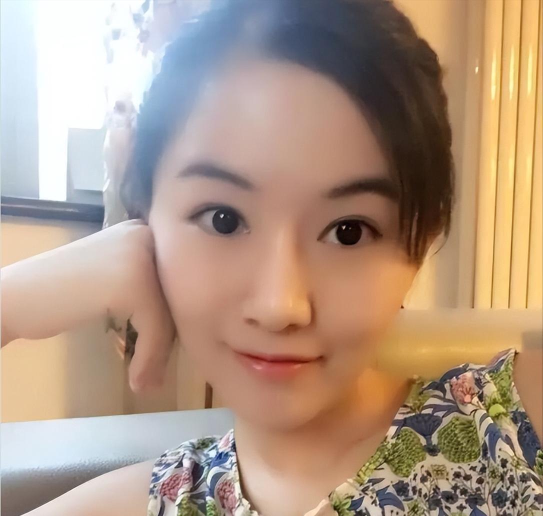 翟欣欣判12年后续：狱友为她发声，像知心妹妹一样，狱中狂学英语