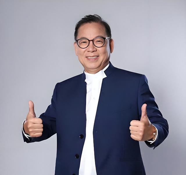 69岁张明敏九三阅兵引爆爱国热潮，口碑与影响力双丰收