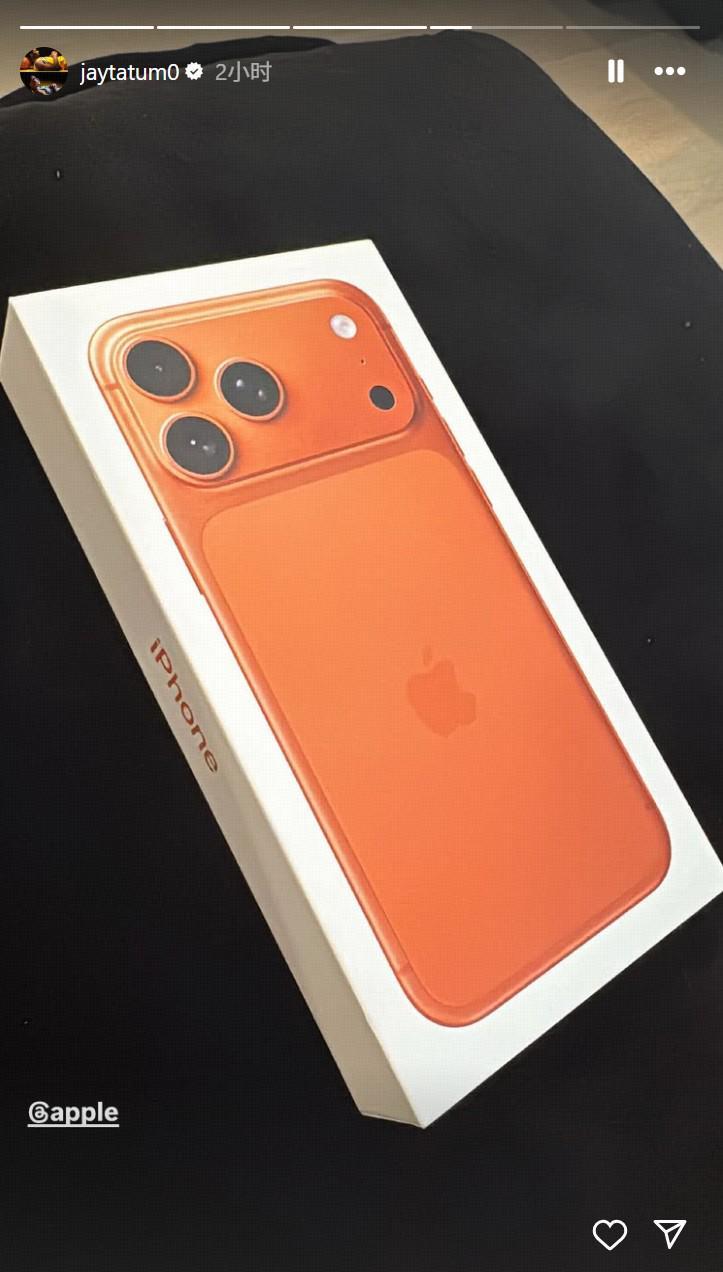 塔图姆社媒晒新机：iPhone17ProMax星宇橙配色亮相