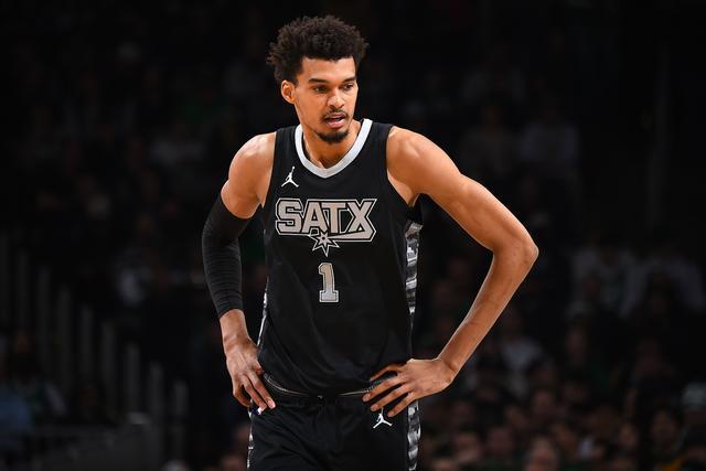 ESPN新赛季前十球员榜单揭晓：文班亚马排名飙升至第5
