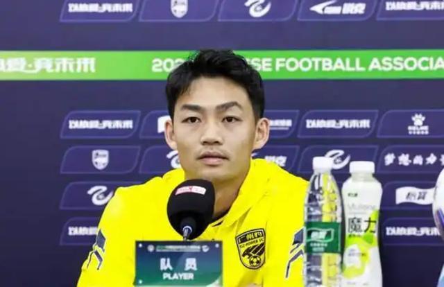 中足联严惩赛场违规 广州豹梁学铭被追加停赛2场