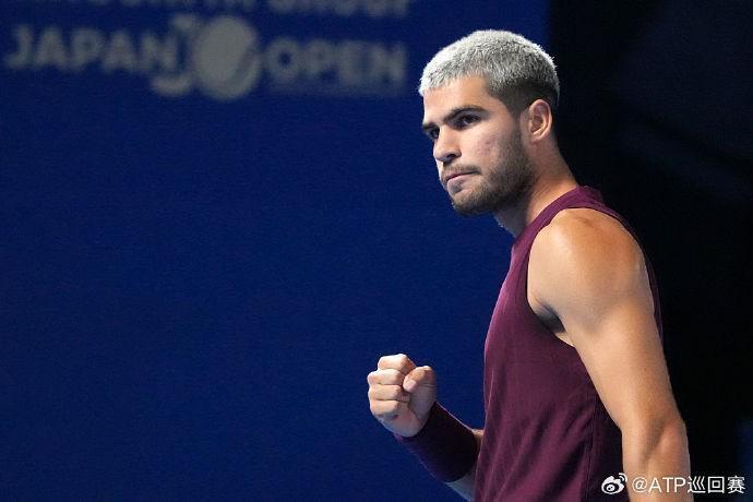 ATP500东京站首轮：阿尔卡拉斯2-0完胜巴埃斯，强势开启征程
