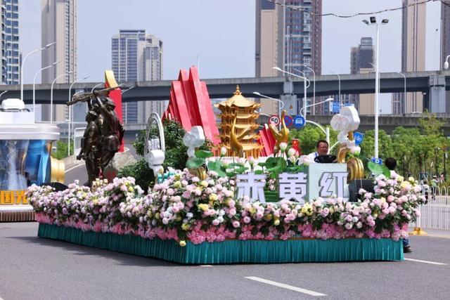 武汉10月1日盛大举行城市大巡游，文旅IP精彩亮相