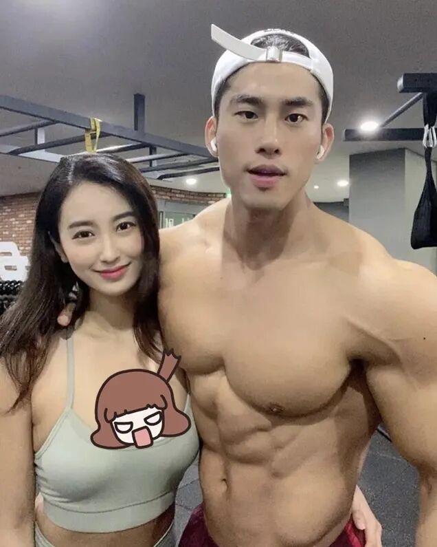 丹妮和Yun健身互动