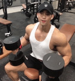 丹妮和Yun甜蜜GIF