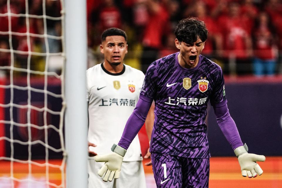 上海海港vs武汉三镇比赛现场
