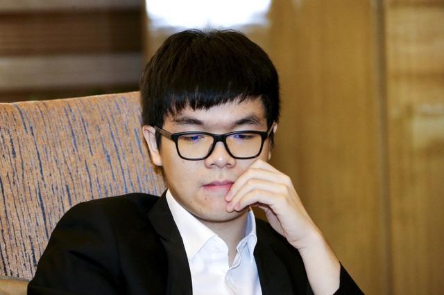 2025中国围棋棋圣战决赛：柯洁力克屠晓宇 卫冕之路再进一步