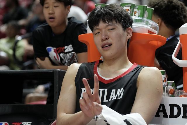 开拓者副总Mike Schmitz：杨瀚森最突出特质是传递快乐